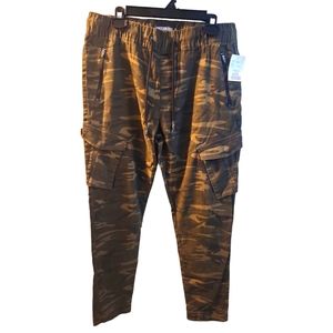 NWT - MEN'S VINTAGE CAMOUFLAGE CARGO PANTS